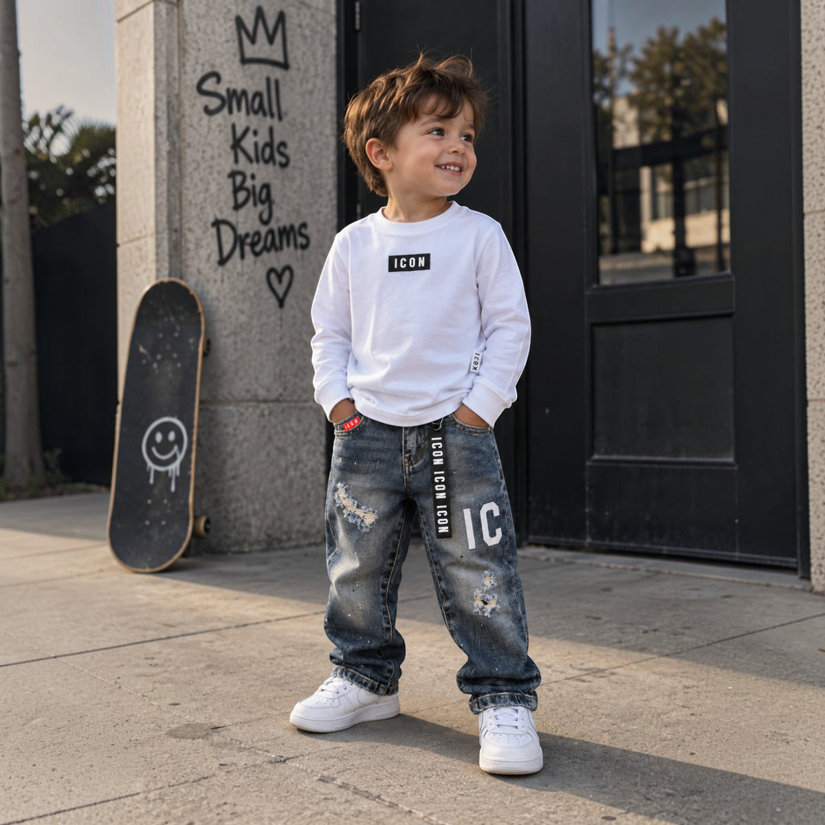 Jeans ICON Bambino Blu Slavato con Rotture e Logo